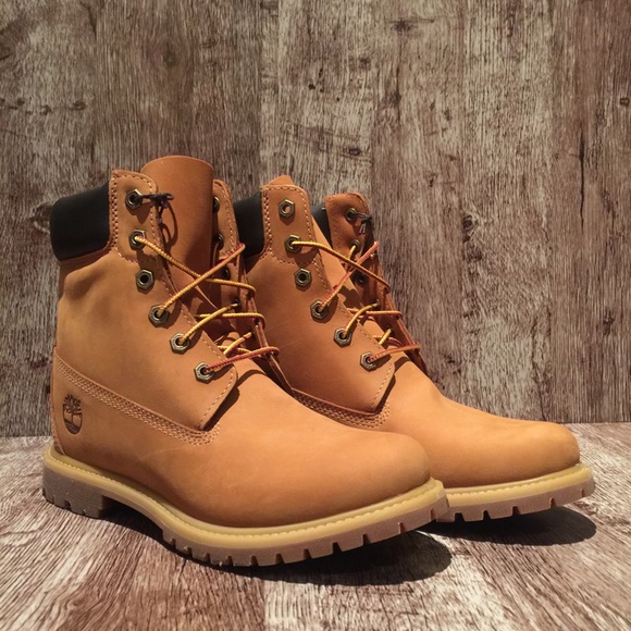 Timberland Women’s 8226A EK 6” Premium Wedge Boot - Picture 4 of 8